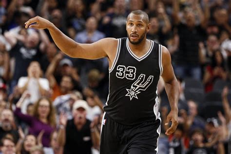 Boris Diaw's balletic footwork helps him befuddle defenders - Pounding ...