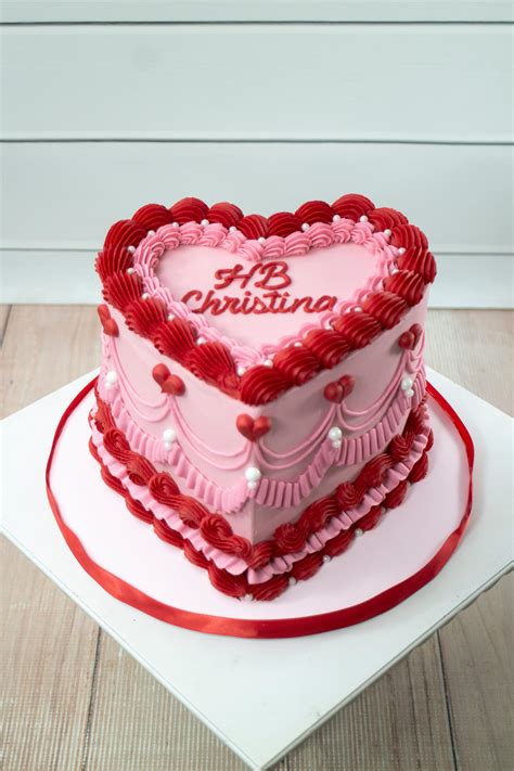 Hướng dẫn cake decorating hearts để tạo hình trái tim trên bánh kem