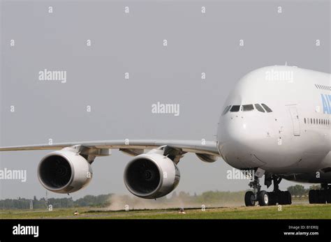 Airbus A380 landing Stock Photo - Alamy