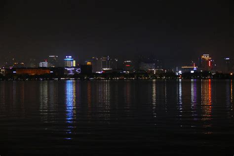 Hangzhou Skyline at night from West lake image - Free stock photo - Public Domain photo - CC0 Images