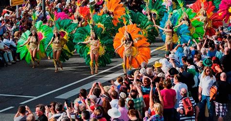 De Tenerife Sul: Desfile de Carnaval Santa Cruz de Tenerife | GetYourGuide