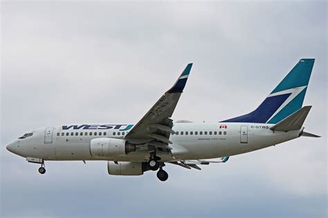 C-GTWS: WestJet Boeing 737-700 (At Toronto Pearson Airport)