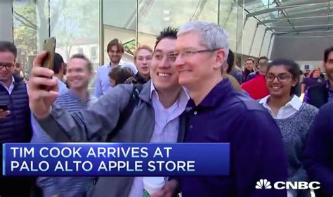 Tim Cook drops by Palo Alto Apple Store for iPhone SE launch | Cult of Mac