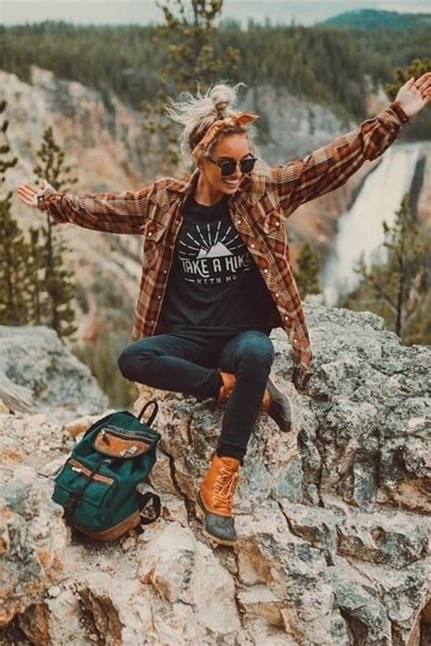 15 Hiking Outfits That Are Cute AF - Society19 | Hiking outfit women ...