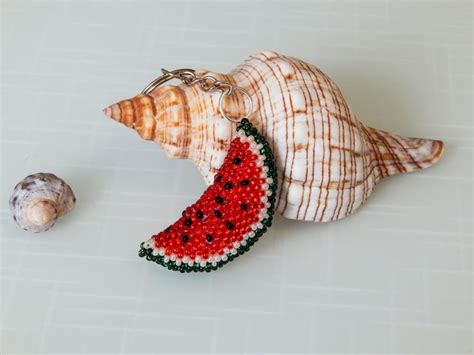 Premium Photo | Red key chain and sea shells