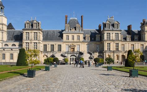 File:La cour du cheval blanc (Château de Fontainebleau).jpg - Wikimedia ...