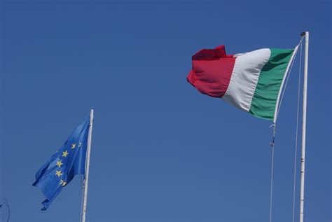 Bildet : himmel, vind, Italia, blå, italiensk flagg, Italy flag, ue, USAs flagg, flagg europe ...