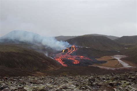 Stunning images of Fagradalsfjall volcano in Iceland | Earth | EarthSky