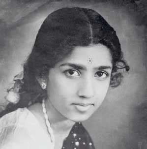 Childhood Pictures of Celebrities Actors Actress: Lata Mangeshkar as ...