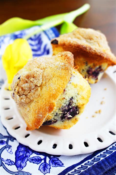 Lemon-Blueberry Crumb Muffins – The Comfort of Cooking