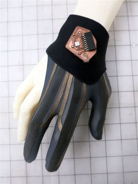 DIY Glove Controller With E-Textile Sensors | E textiles, Wearable ...