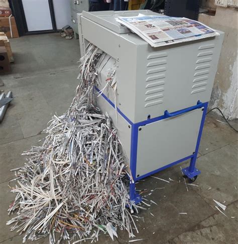 Strip Cut Heavy Duty Paper Shredder Machine, Shredding Capacity: 500 ...