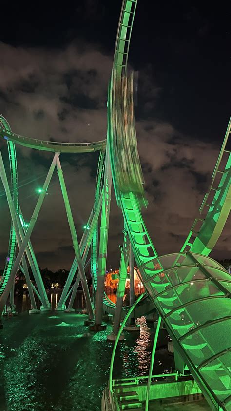 A truly majestic night ride [Incredible Hulk, IoA] : r/rollercoasters