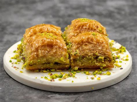 24 Most Popular Syrian Desserts For Sweet Tooth 2023