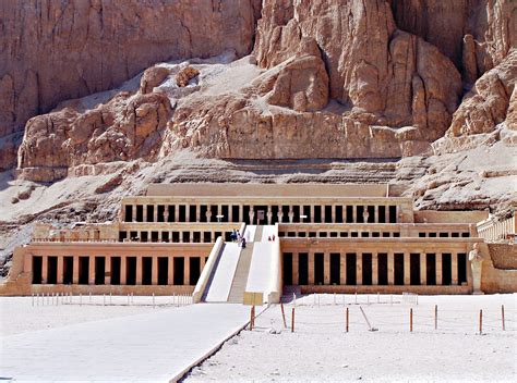 File:Il tempio di Hatshepsut.JPG - Wikimedia Commons