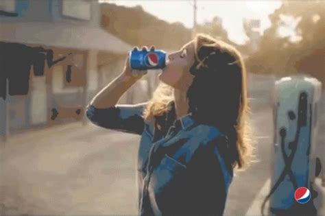 Pepsi Cindy Crawford GIF - Pepsi CindyCrawford Drink - Discover & Share GIFs