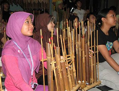 Angklung - Edgardo Richmond