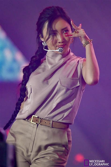 Hwasa pics on Twitter | Hwasa, Mamamoo kpop, Kpop outfits