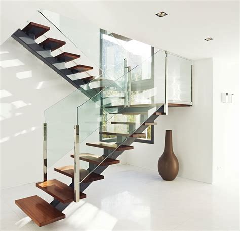 21 Beautiful Modern Glass Staircase Design