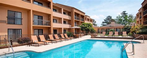 Savannah, GA, Hotel with Outdoor Pool | Courtyard Savannah Midtown