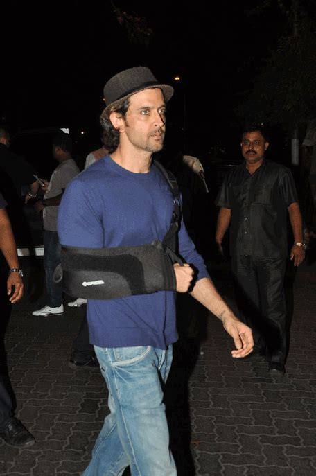 Hrithik Roshan sustains injury, carries on - Entertainment - Events ...