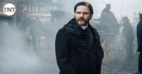 The Alienist starring Luke Evans, Daniel Bruhl & Dakota Fanning. Review ...