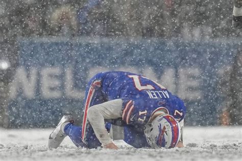 Buffalo Bills OL Alec Anderson Helps Stranded Driver In Snow Storm ...