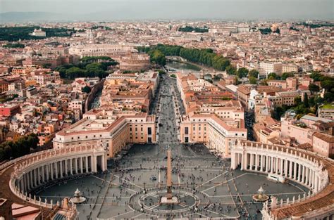 Vatican City borders which Italian city? – Guess the Location