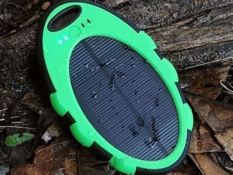 Go-Green Heavy Duty Solar Charger (Blue) | TechSpot