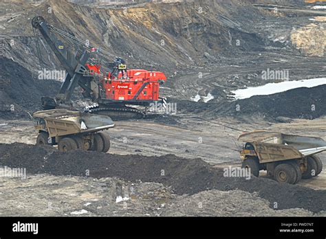 OIL SANDS, Tar Sands, Fort McMurray Alberta, Canada. The world’s ...