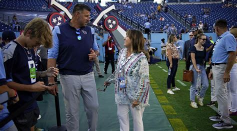 Titans Owner Wasn’t Happy With Mike Vrabel’s Praise for Patriots ...