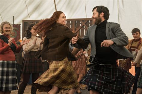 'Outlander's New Characters & More Season 4 Teases From PaleyFest NY 2018