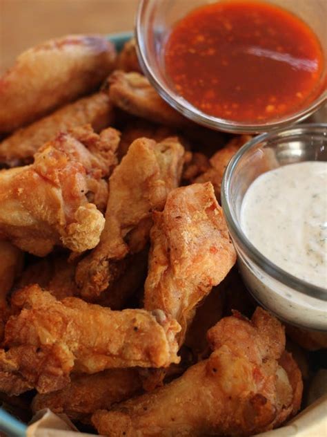 Crunchy, easy Super Bowl chicken wings