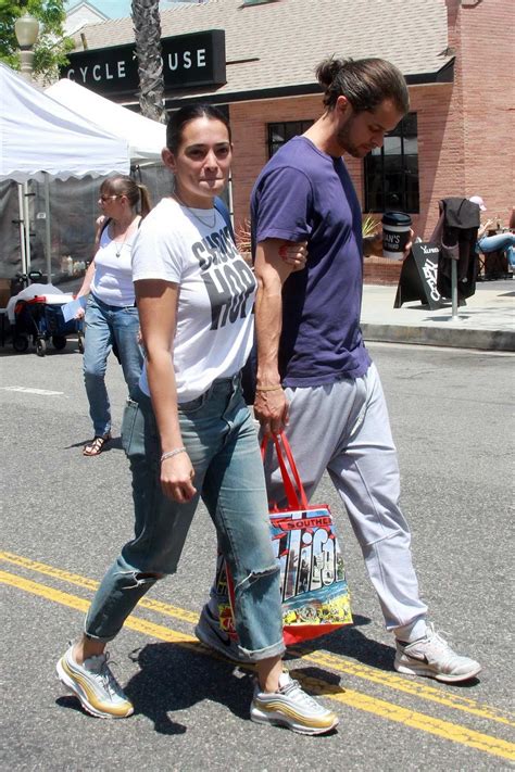 Natalie Martinez shops with her boyfriend at the Farmer's Market in ...