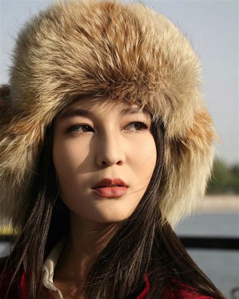 Kazakh girl. Kazakhstan | Pelliccia, Persona, Vichinghi