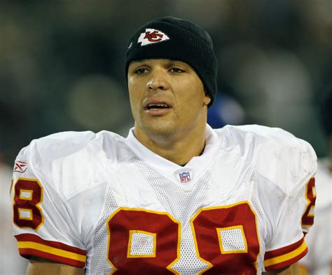 Chiefs rumors: Tony Gonzalez leaves CBS but wants to remain in broadcasting