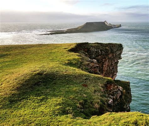 Cliffs @ Rhossili, Wales : pic