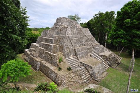 Yaxha, centro ceremonial maya en Guatemala - Ser Turista