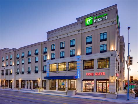 Kansas City Hotel | Holiday Inn Express & Suites Kansas City KU Medical ...