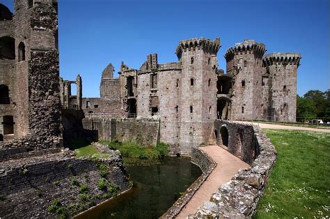 8 Amazing Tudor Castles - HistoryExtra