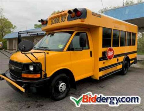 Chevrolet Collins 24 Passenger Mini Bus (2007) (2007): Vans, SUVs, and Trucks Cars