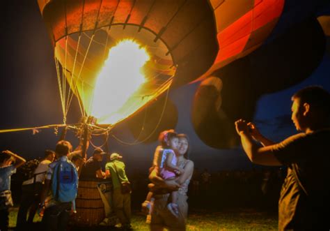 'Night Glow' highlights 2nd Hot Air balloon Festival in Lubao | Photos | GMA News Online