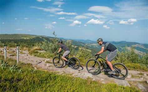 L’été, la montagne mise sur le vélo à assistance électrique