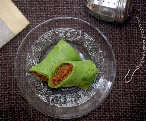 Green Pancakes filled with Coconut (Dadar Gulung) {Kitchen Insurgency} // Bali | Green pancakes ...