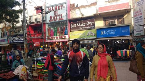 Footloose in India: Sarojini Nagar Market of Delhi