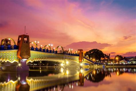 Jembatan Berendeng, Ikon Baru Kota Tangerang yang Penuh Warna dan ...