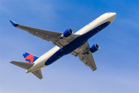 Airplane Flying Free Stock Photo - Public Domain Pictures