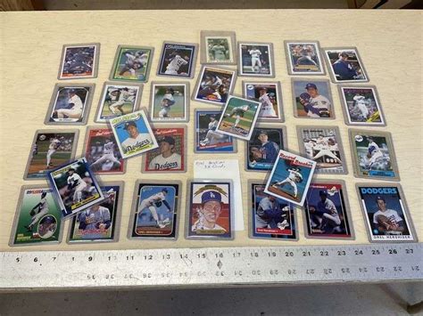 32- Orel Hershiser baseball cards - Legacy Auction Company