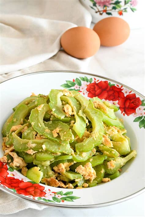 Cantonese-Style Stir-fried Bitter Gourd with Eggs | Foodelicacy