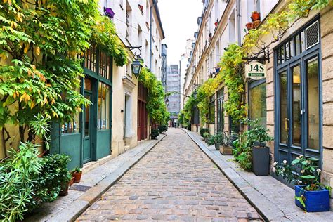 Where Are the Most Romantic Spots in Paris